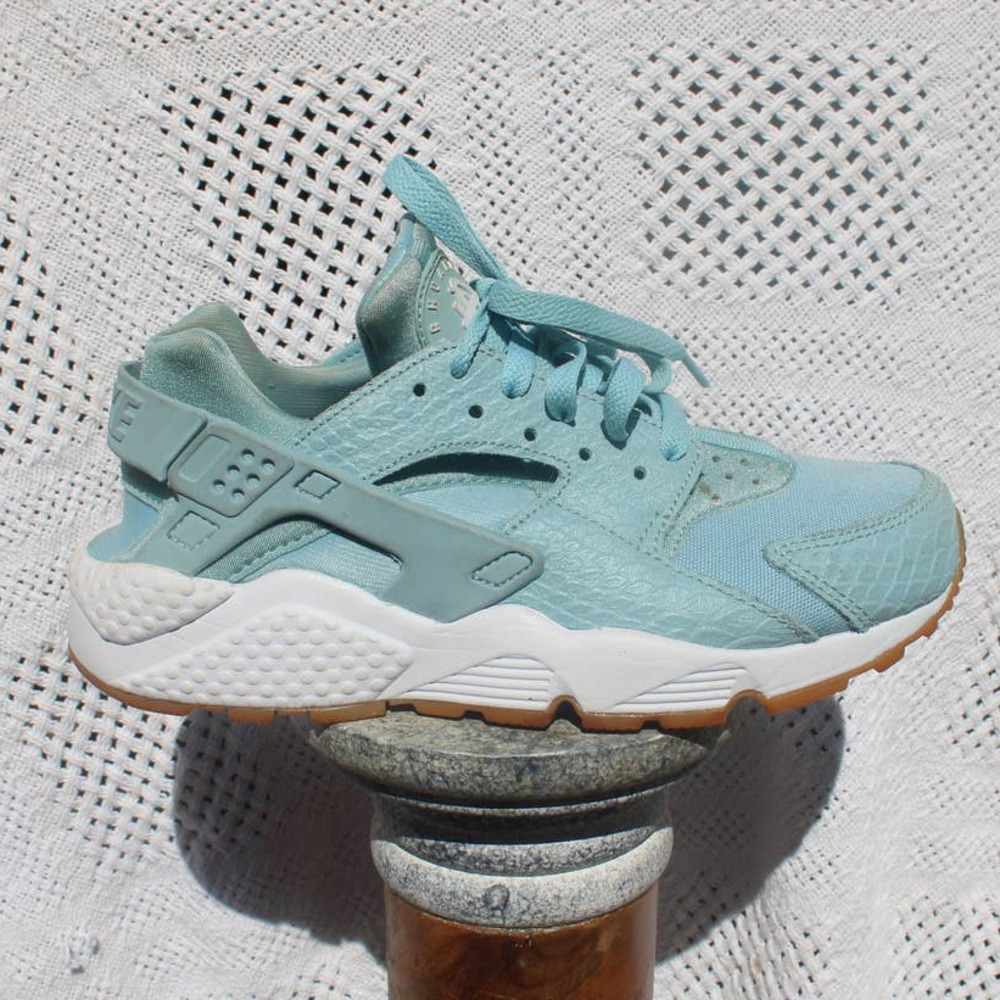 Nike Air Huarache SE Womens Mica Blue 859429-400 Sz 6